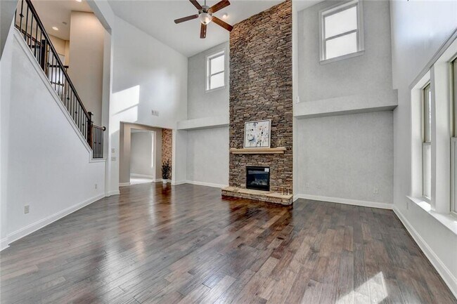 Building Photo - 2540 Maple Ridge Ln