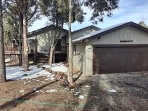 Building Photo - Charming 3-Bedroom / 3 Bathroom Home in Pi...