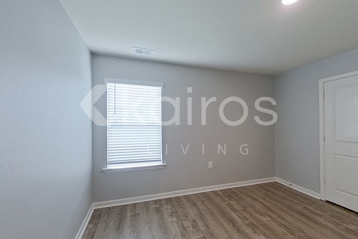 Building Photo - 1044 Pilgrim Ln