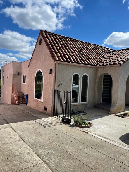 Building Photo - 1536 N Commonwealth Ave