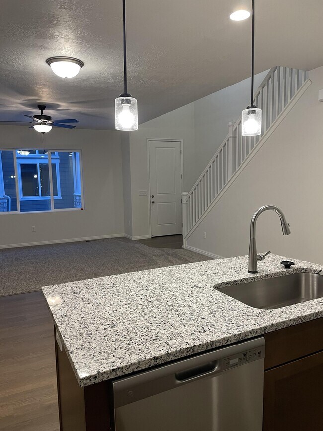 Building Photo - 15135 S Reins Way