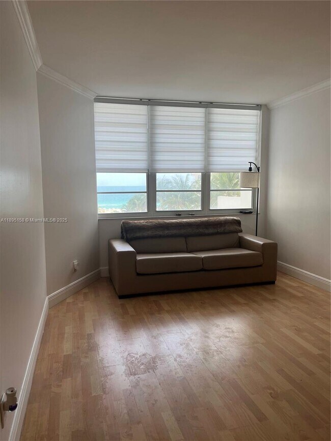 Building Photo - 100 Lincoln Rd