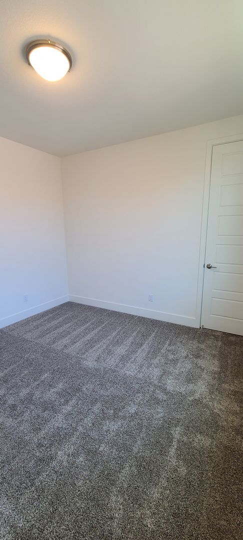 Building Photo - Stunning home with luxurious wood floor and beautiful spacious yard