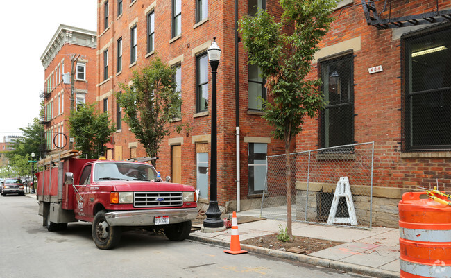 Building Photo - 1206 Broadway St