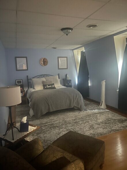 Building Photo - 8 N Main St