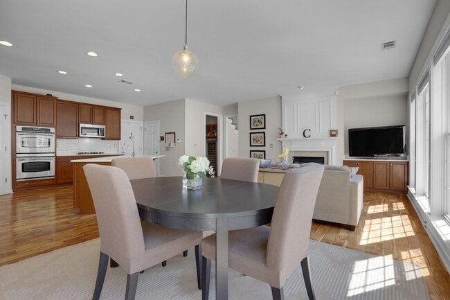 Building Photo - 3005 Coral Bell Ln