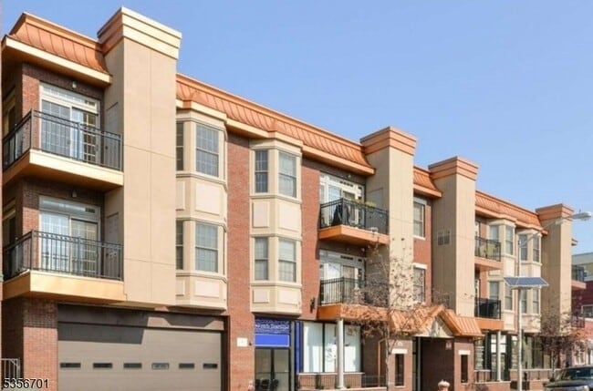 Primary Photo - 255 Broadway St
