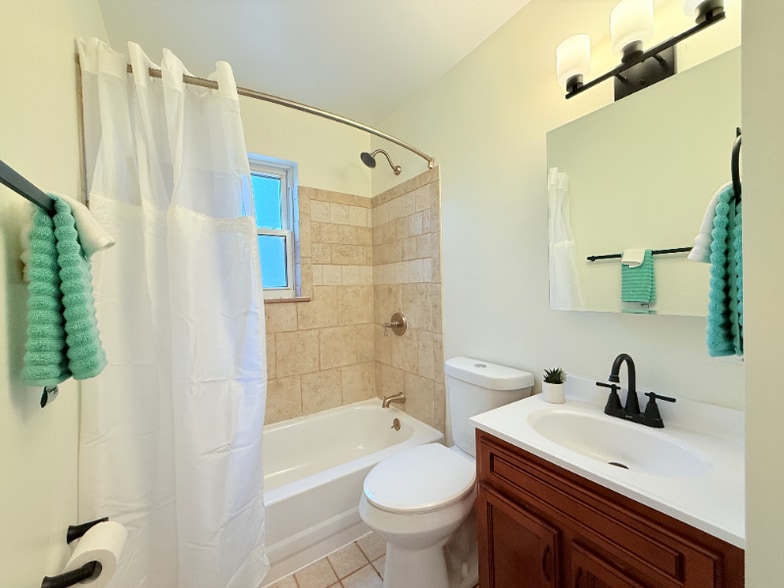 Building Photo - 4540 Victor Ave