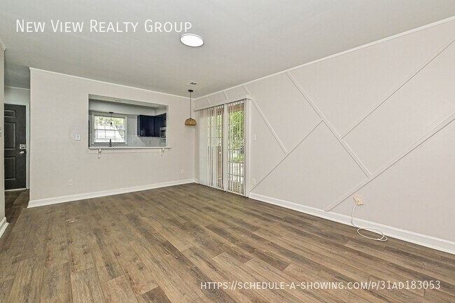 Building Photo - 8439 Country Oaks Rd