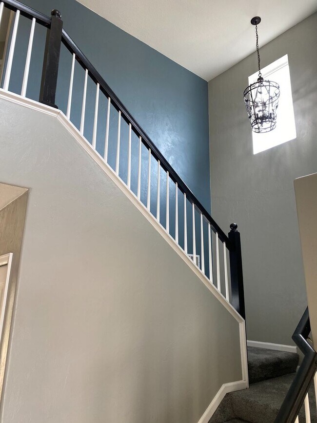 Building Photo - 14215 White Peak Dr