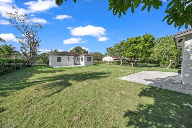 Building Photo - 5805 SW 46th Terrace