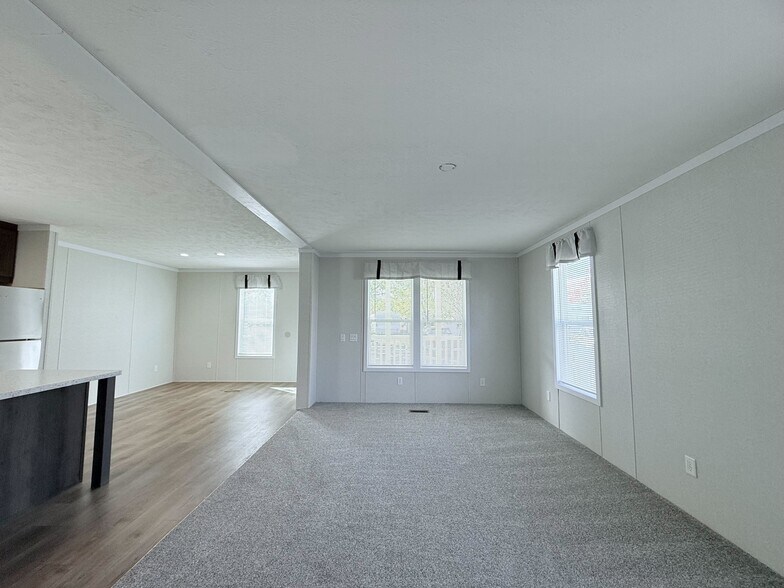 Building Photo - 29909 Flushing Dr