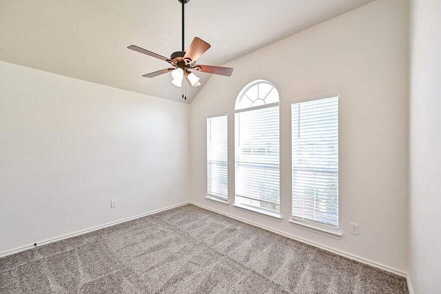 Building Photo - 11913 Wildwood Ln