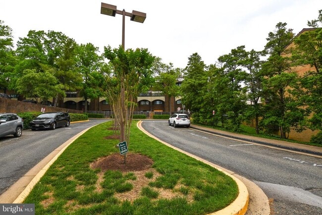 Building Photo - 49 Hawthorne Ct NE