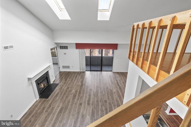 Building Photo - 707 Mountainview Dr