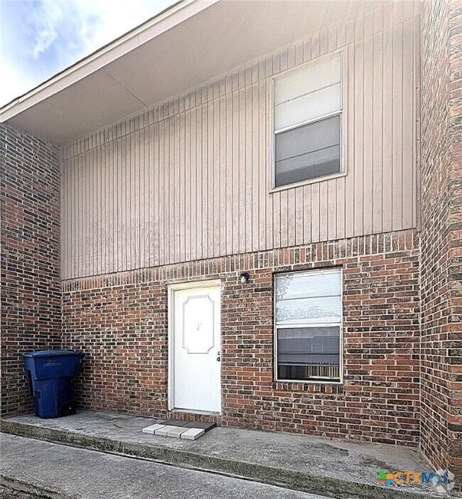 Building Photo - 402 S 2nd St