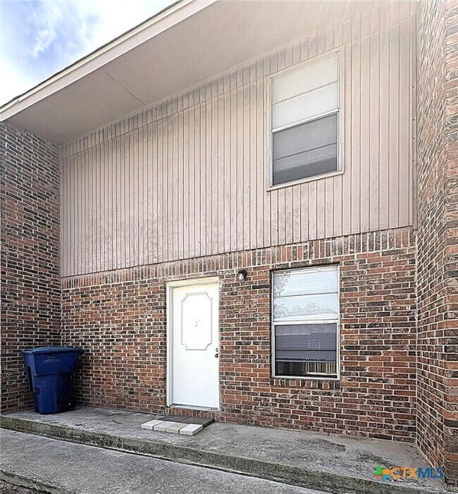 Primary Photo - 402 S 2nd St