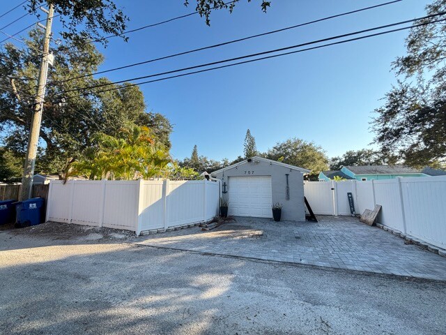 Building Photo - 757 52nd Ave N