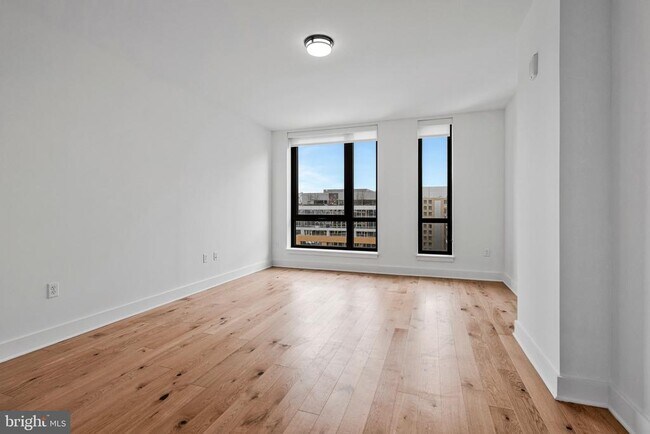 Building Photo - 1211 Van St SE