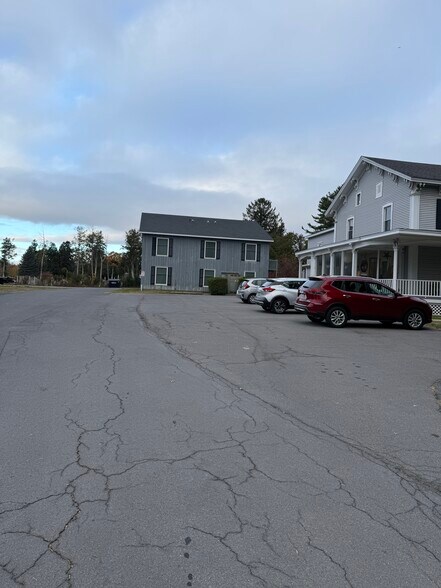 Side Parking - 5059 S Catherine St