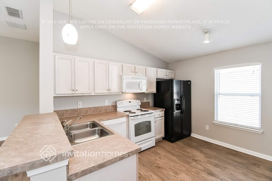 Building Photo - 1872 Pineta Cove Drive