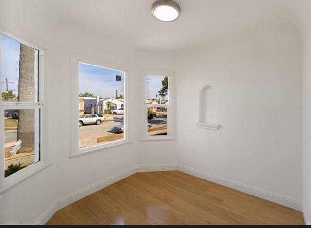 Building Photo - 552 W 99th St