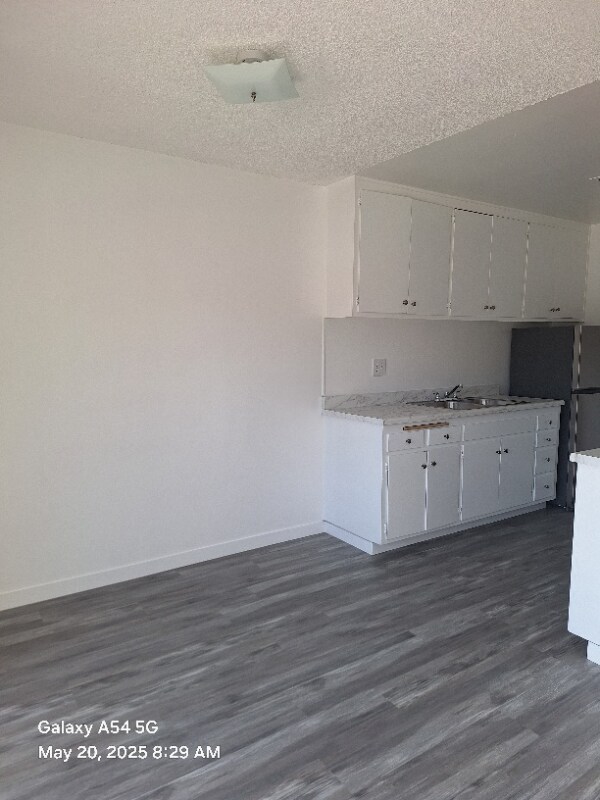 Building Photo - 609 De La Vina St