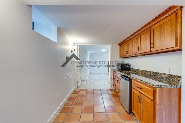 Building Photo - 502 32nd Ave S