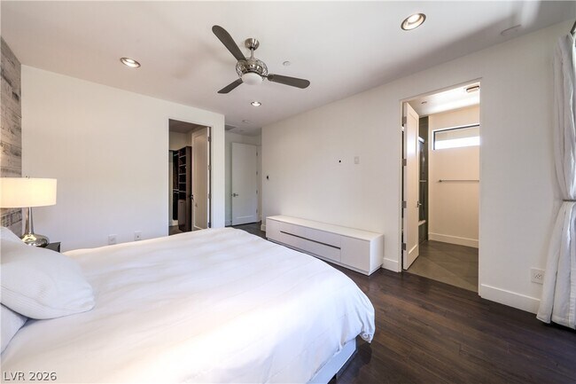 Building Photo - 1501 Foothills Village Dr