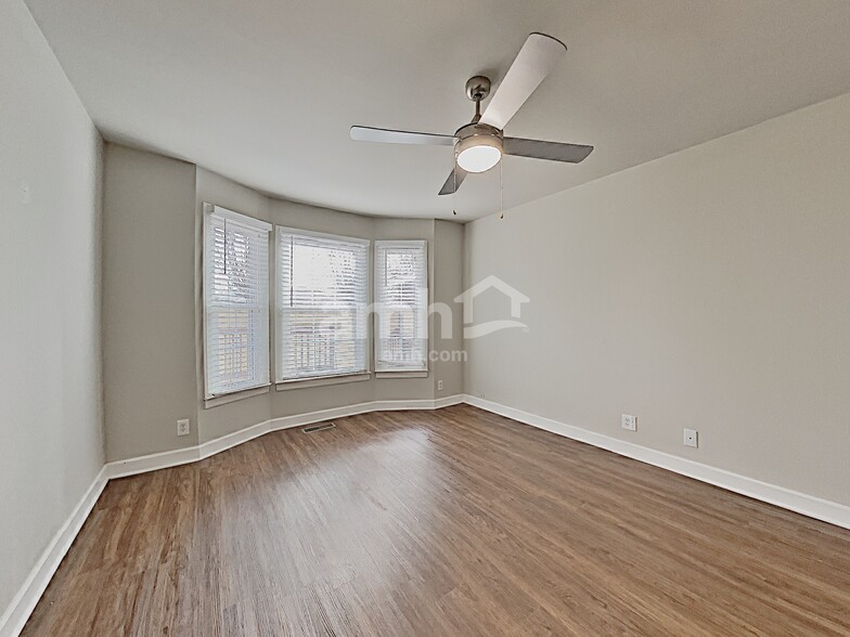 Building Photo - 217 Hickory Trl