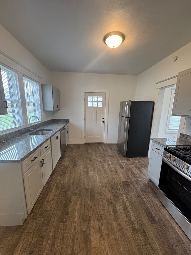 Building Photo - 1420 Okema St