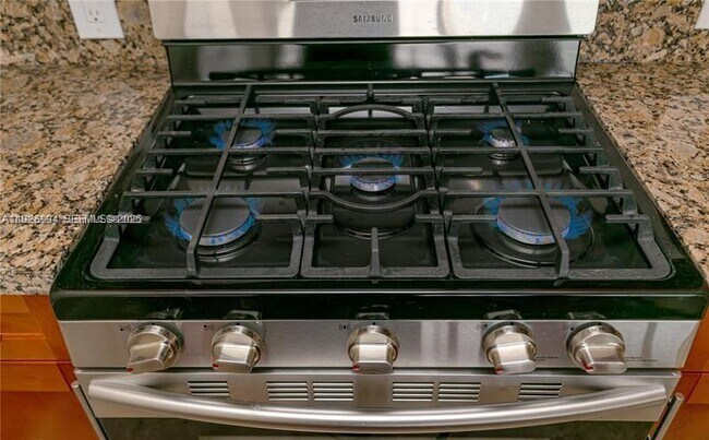 Building Photo - 2030 S Ocean Dr