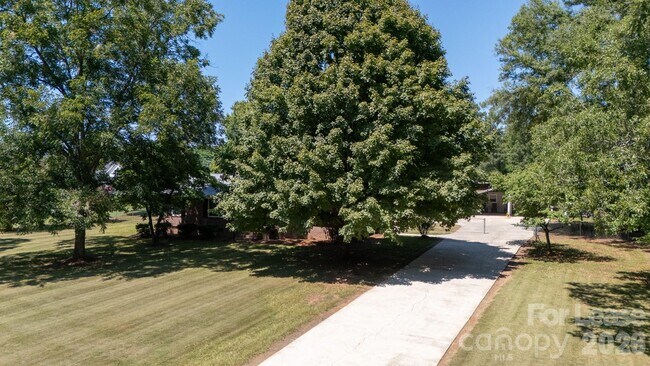 Building Photo - 734 Culp Ferguson Rd