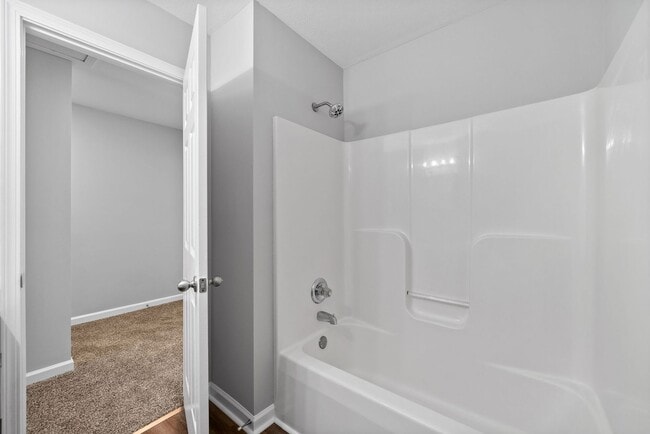 Building Photo - 2 Bedroom Pet Friendly Condo For Rent Near...