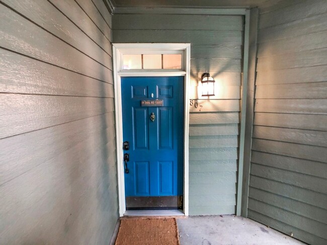 Building Photo - Beautiful Updated 2BR/2BA Condo Near Beltline