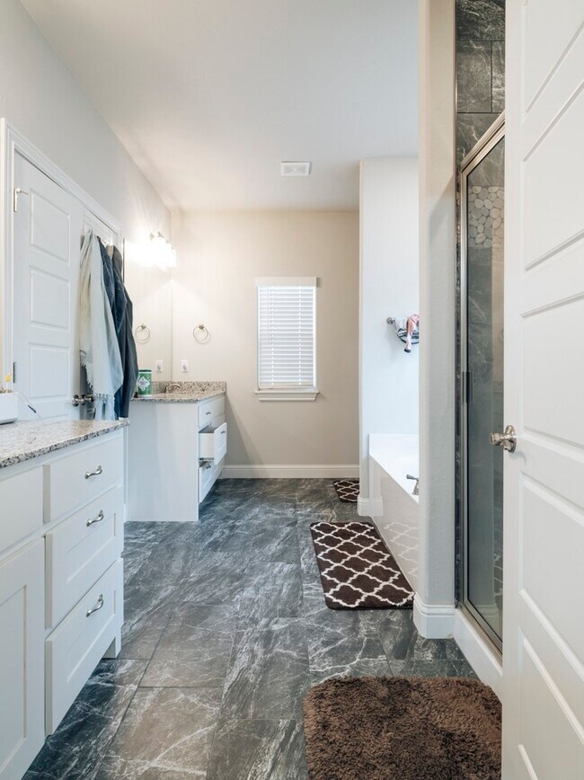 Building Photo - 940 W Ashmore Landing Loop