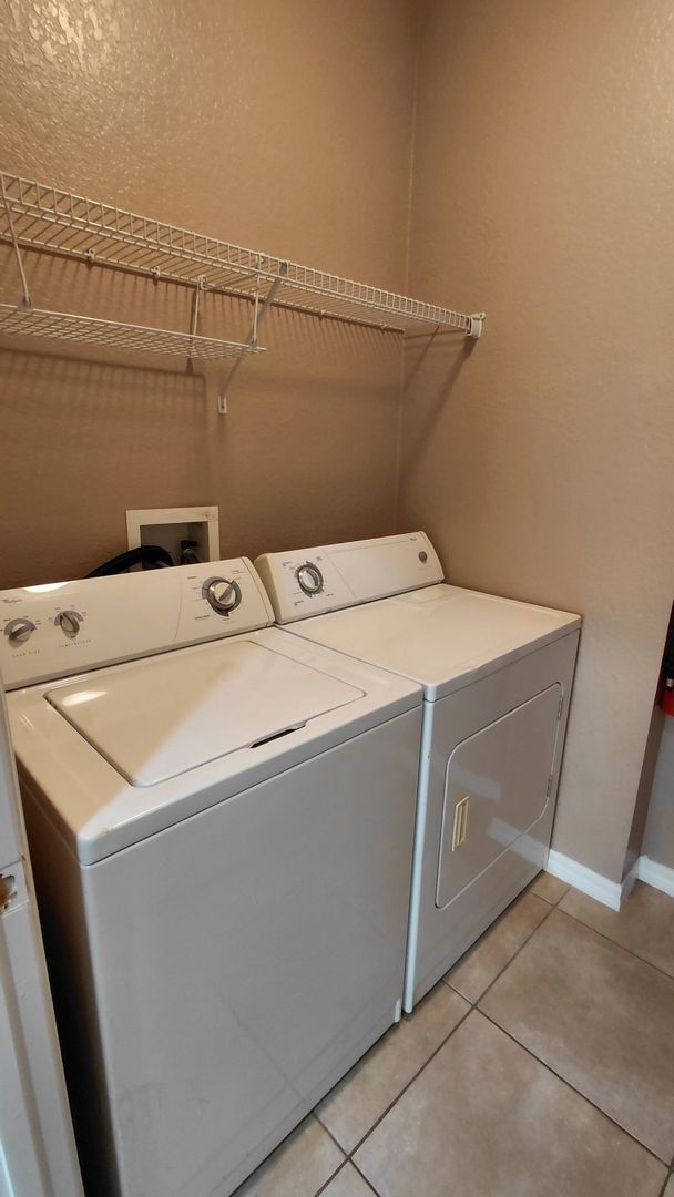 Building Photo - Beautiful 2 bedroom, 2.5 bath Condo in the...