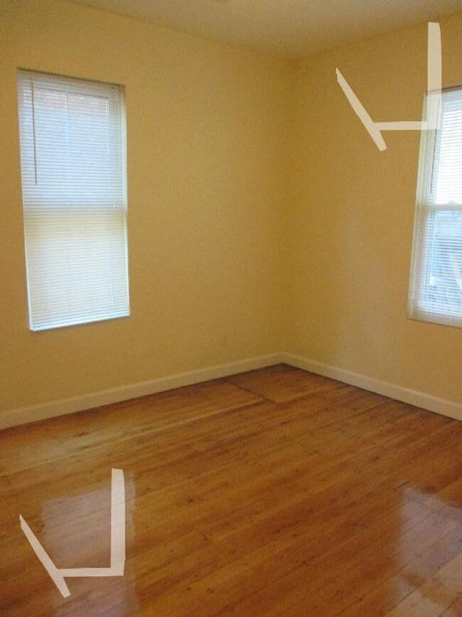 Building Photo - 3 bed in brookline village