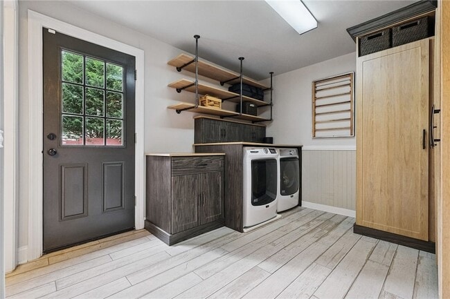 Building Photo - 3865 Howley St
