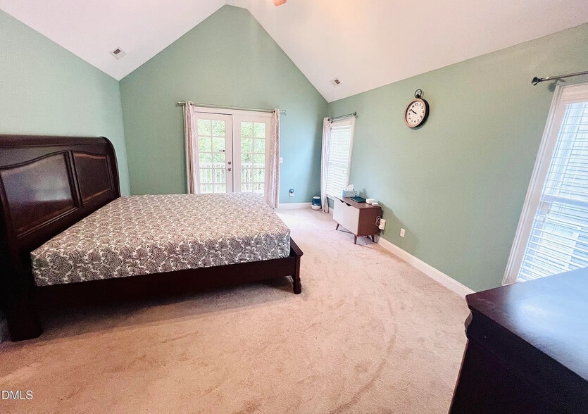 Building Photo - Room in House on Gold Rock Ln