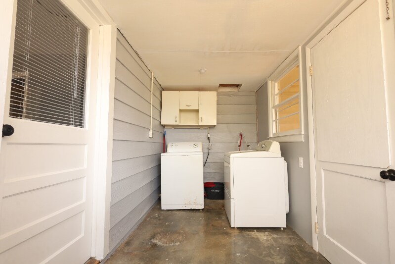 Building Photo - 1653 Walker Ln