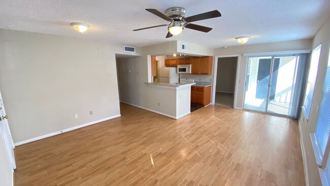 Building Photo - 2br/2ba Tradewinds Condo with Wood Floors ...