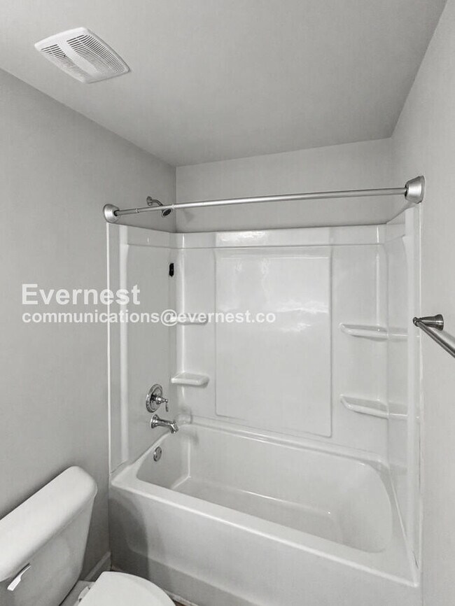 Building Photo - Limited Time Special Offer / 4-Bed, 3.5-Bath Home with Attached Garage / Pet-Friendly / Vouchers ...