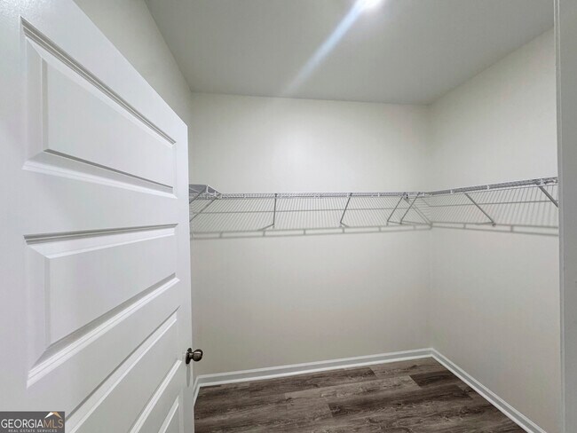 Building Photo - 214 N Dogwood St