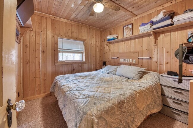 Building Photo - Cozy Downtown Cabin