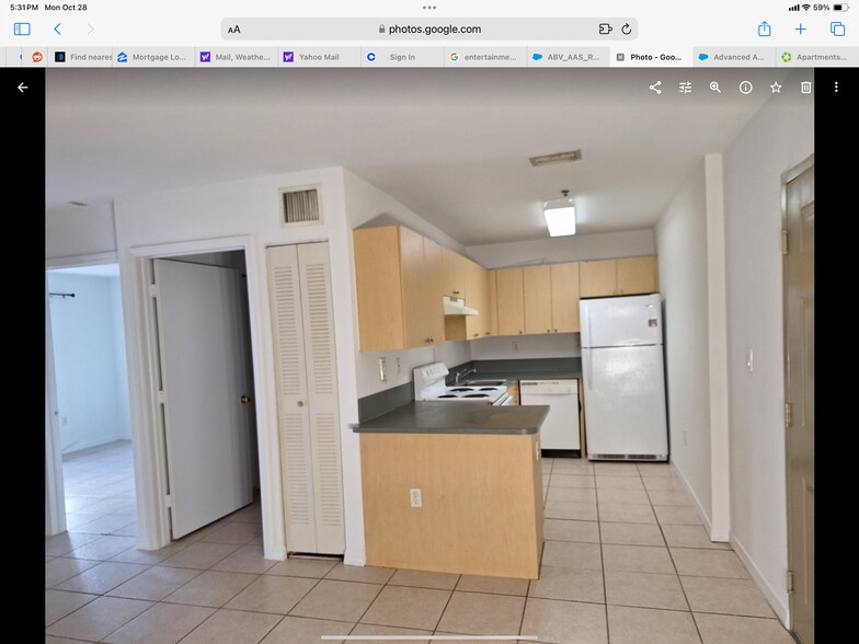 Building Photo - 437 SW 7th St