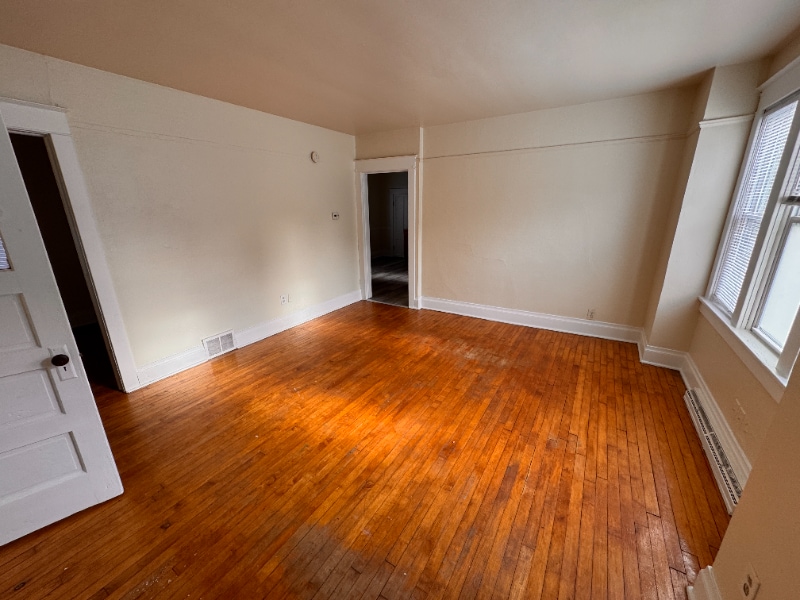 Building Photo - 806 S 32nd St