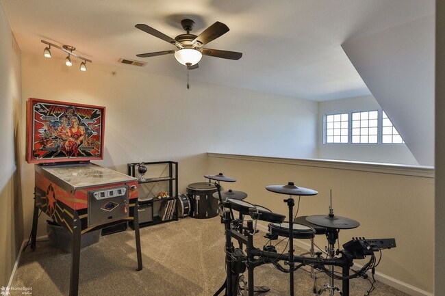 Building Photo - Bright, spacious 2-bedroom / 2-bath condo available now!