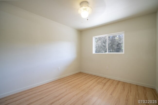 Building Photo - $3,200 | 3br/2ba Condominium in Sixty Parkside