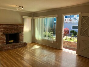 Building Photo - Larkin Street (459)